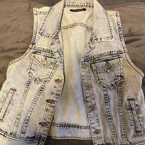Sleeveless jean jacket